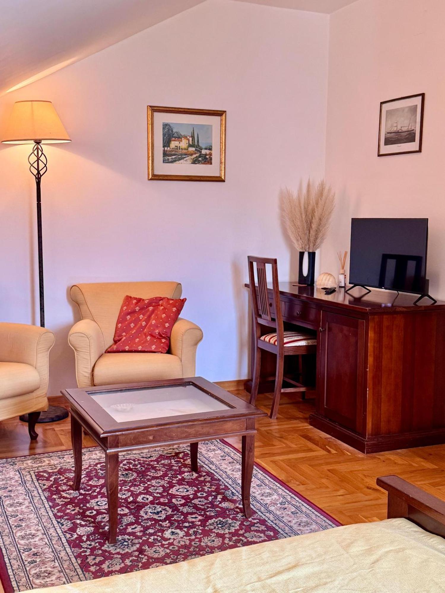 Villa Rava Hotel & Restaurant Luaran gambar