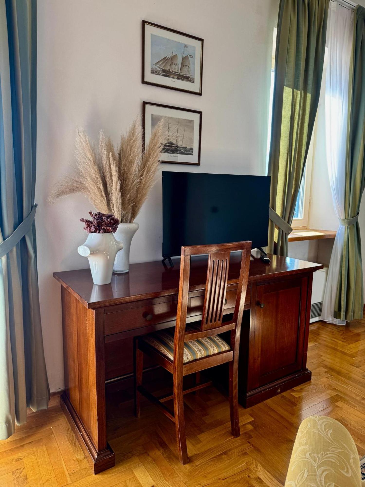 Villa Rava Hotel & Restaurant Luaran gambar