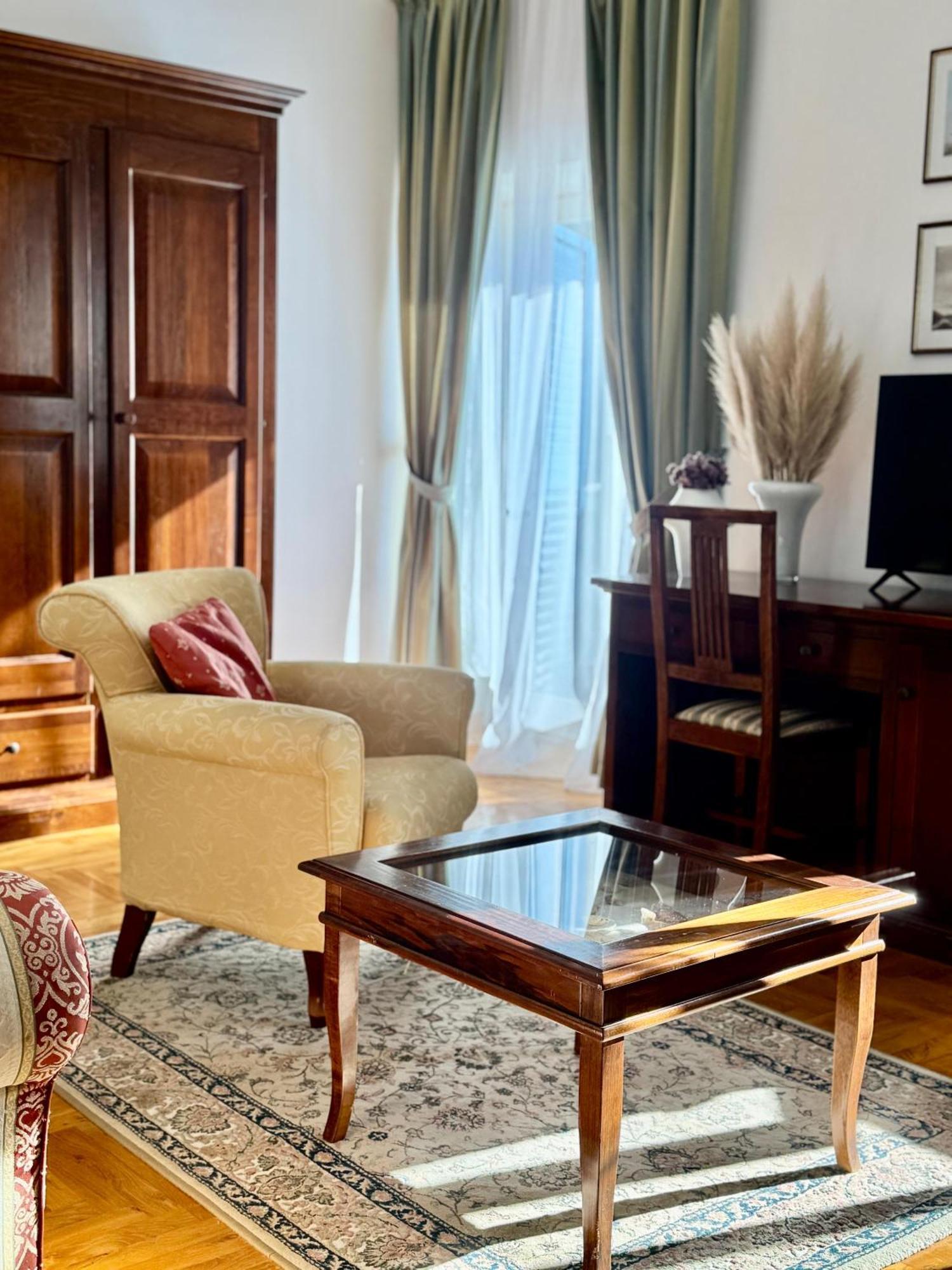Villa Rava Hotel & Restaurant Luaran gambar